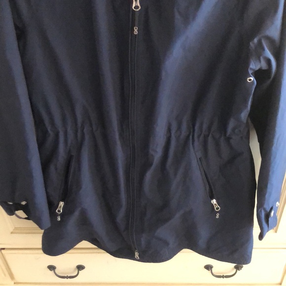 Be Boundless Women’s Thin Raincoat Jacket - Picture 3 of 8